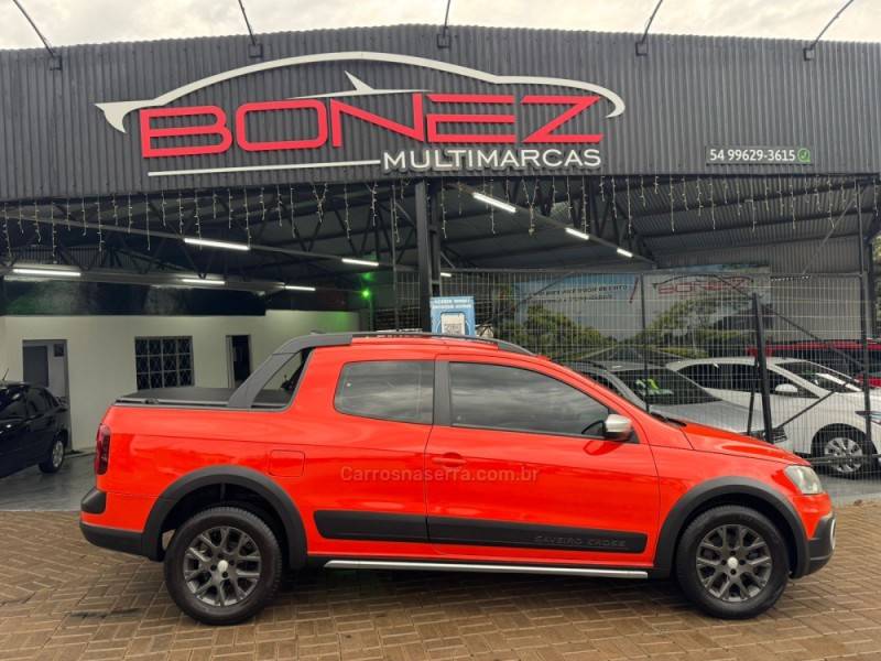 VOLKSWAGEN - SAVEIRO - 2015/2015 - Laranja - R$ 74.990,00