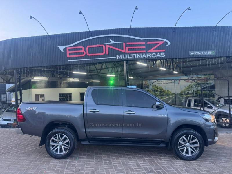 TOYOTA - HILUX - 2019/2019 - Cinza - R$ 187.990,00