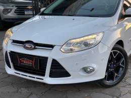FORD - FOCUS - 2014/2015 - Branca - R$ 61.990,00