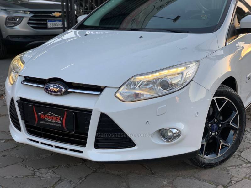 FORD - FOCUS - 2014/2015 - Branca - R$ 61.990,00