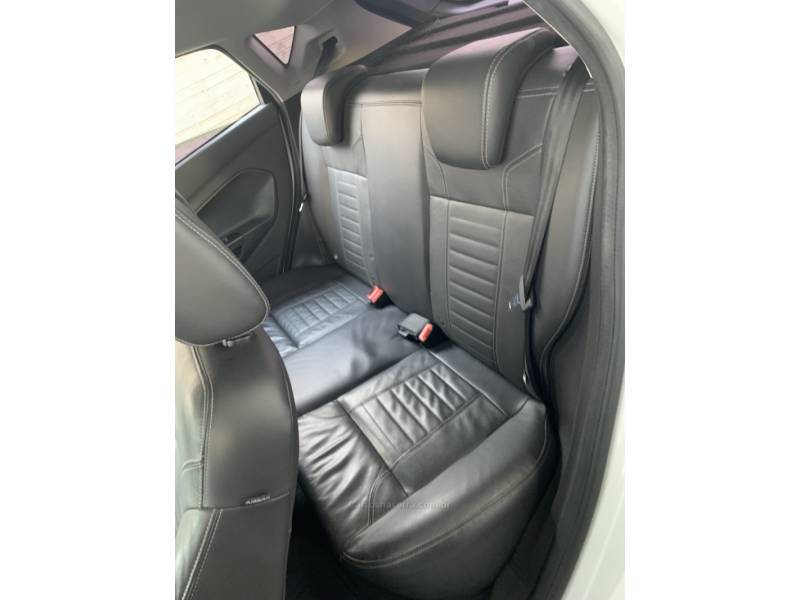 FORD - FIESTA - 2014/2015 - Branca - R$ 51.990,00