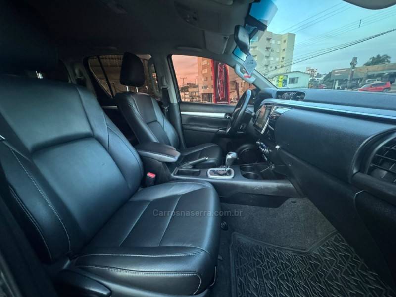 TOYOTA - HILUX - 2019/2019 - Cinza - R$ 187.990,00