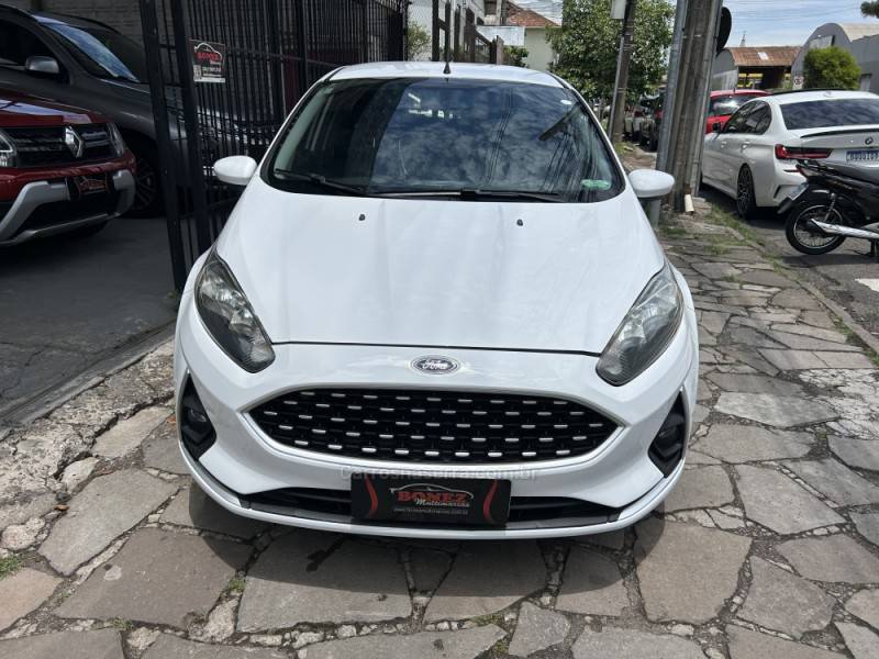 FORD - FIESTA - 2017/2018 - Branca - R$ 53.990,00