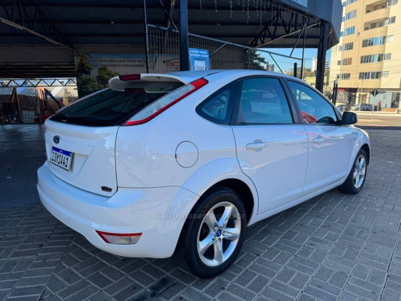 FORD - FOCUS - 2012/2012 - Branca - R$ 43.990,00