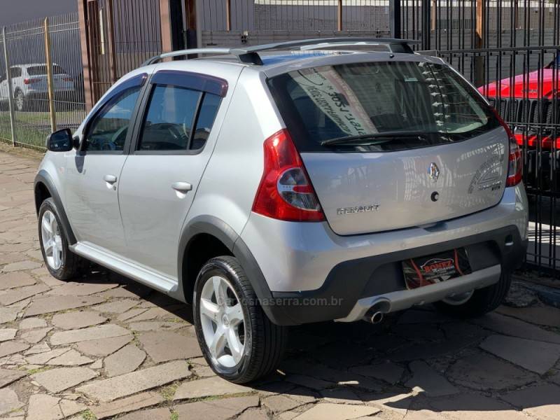 RENAULT - SANDERO - 2009/2010 - Prata - R$ 32.990,00