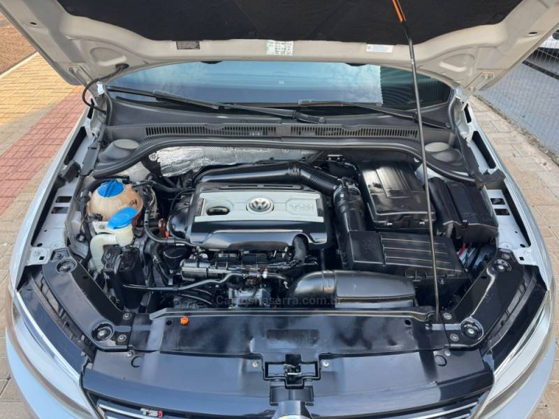 VOLKSWAGEN - JETTA - 2012/2012 - Prata - R$ 65.990,00