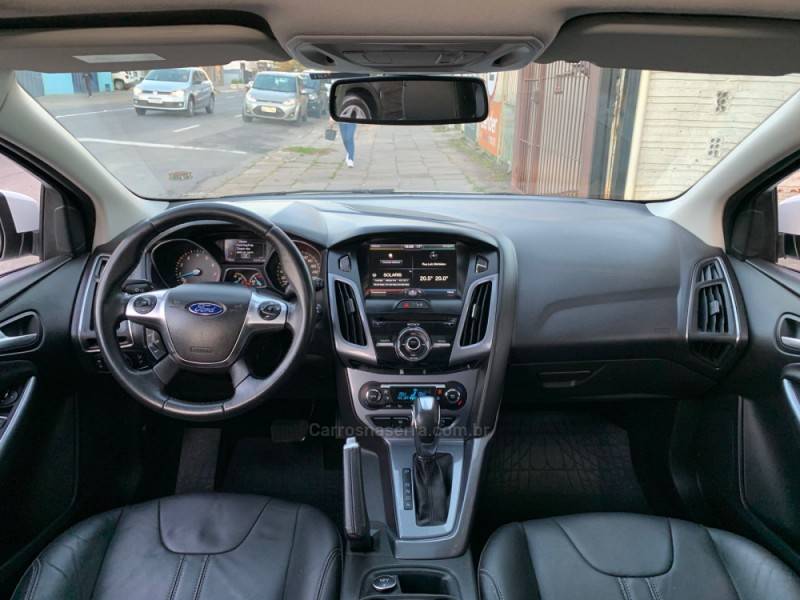 FORD - FOCUS - 2014/2015 - Branca - R$ 61.990,00