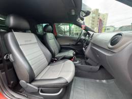 VOLKSWAGEN - SAVEIRO - 2015/2015 - Laranja - R$ 74.990,00