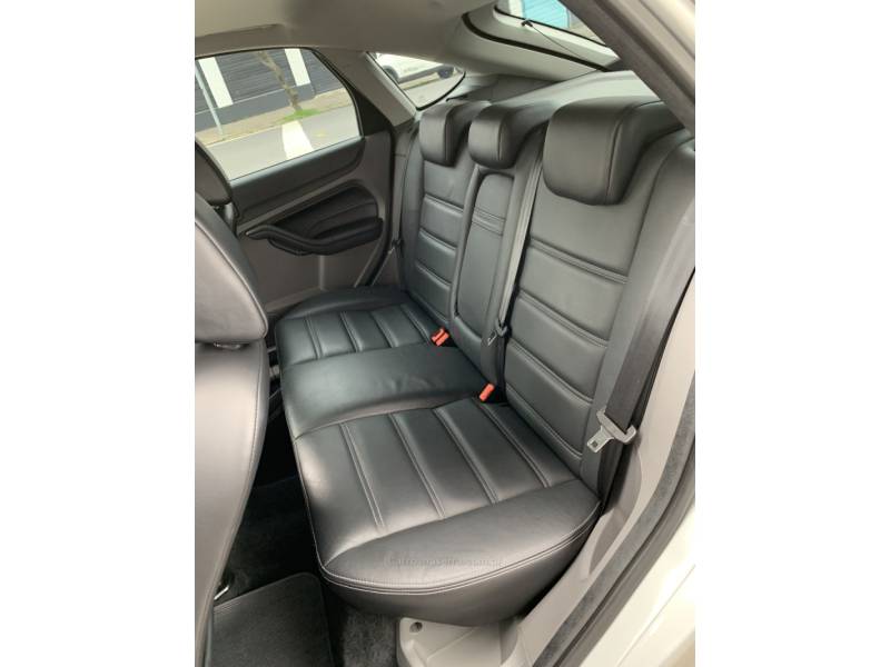 FORD - FOCUS - 2012/2013 - Prata - R$ 56.990,00