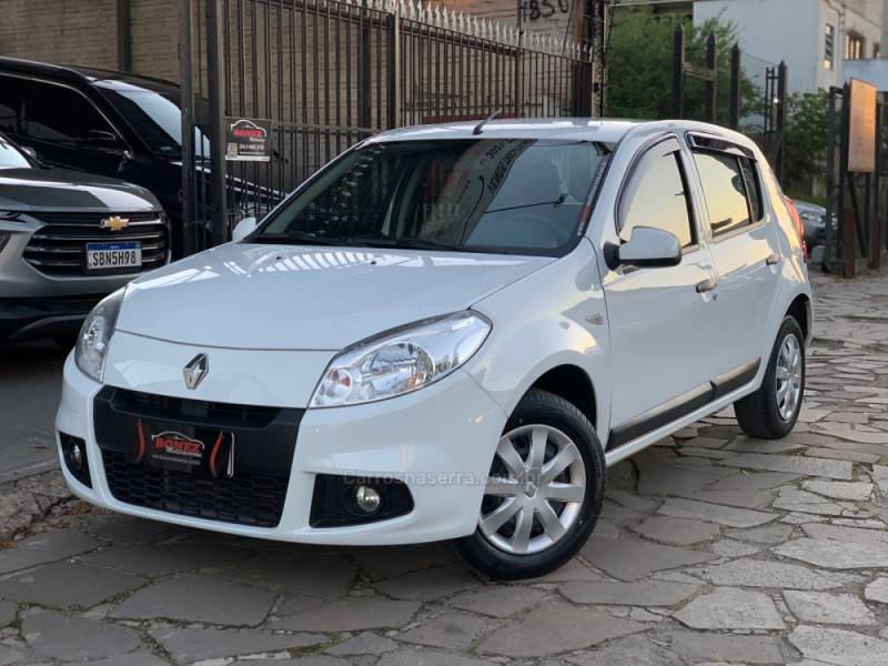 RENAULT - SANDERO - 2012/2013 - Branca - R$ 37.990,00