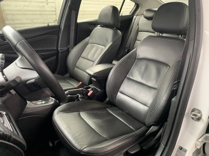 CHEVROLET - CRUZE - 2016/2017 - Branca - R$ 85.990,00