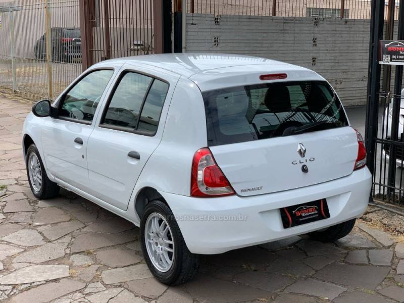 RENAULT - CLIO - 2014/2015 - Branca - R$ 35.990,00