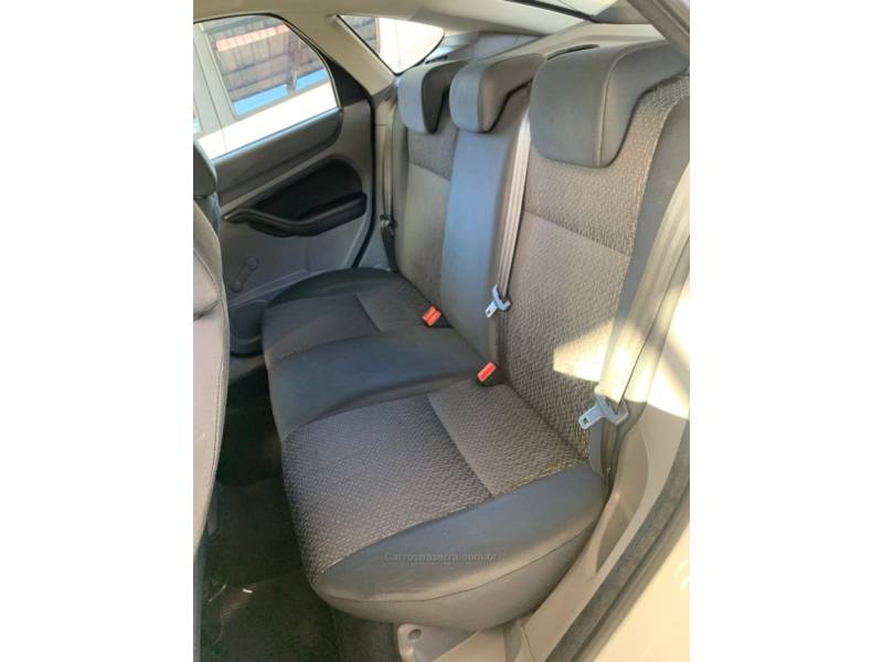 FORD - FOCUS - 2011/2012 - Branca - R$ 42.990,00