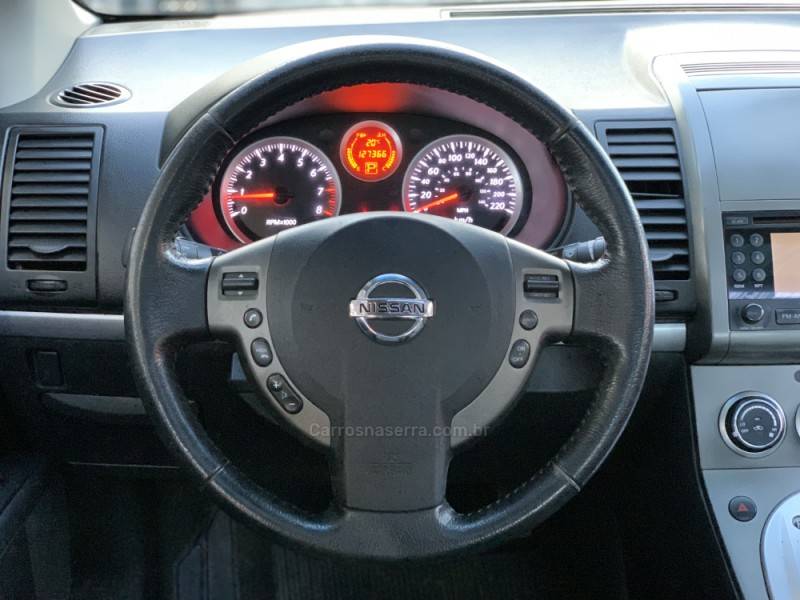NISSAN - SENTRA - 2012/2013 - Preta - R$ 43.990,00
