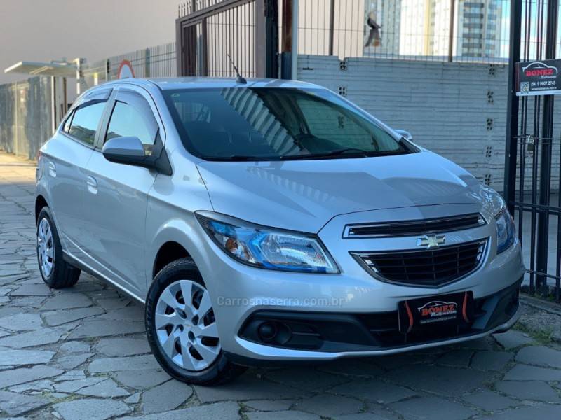 CHEVROLET - ONIX - 2012/2013 - Prata - R$ 44.990,00