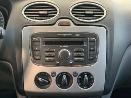FORD - FOCUS - 2011/2012 - Branca - R$ 42.990,00