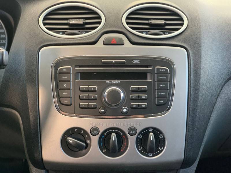 FORD - FOCUS - 2011/2012 - Branca - R$ 42.990,00