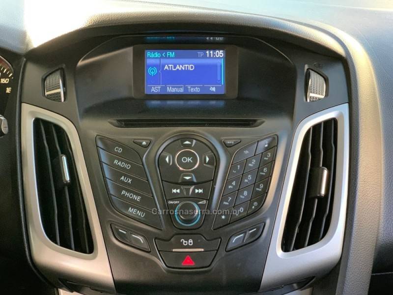 FORD - FOCUS - 2014/2015 - Branca - R$ 55.990,00