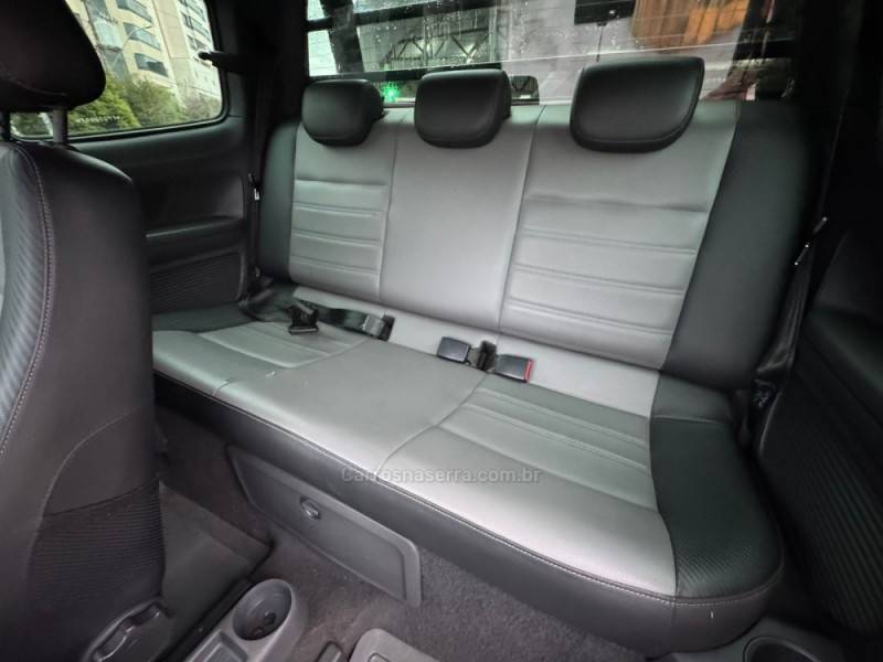 VOLKSWAGEN - SAVEIRO - 2015/2015 - Laranja - R$ 74.990,00