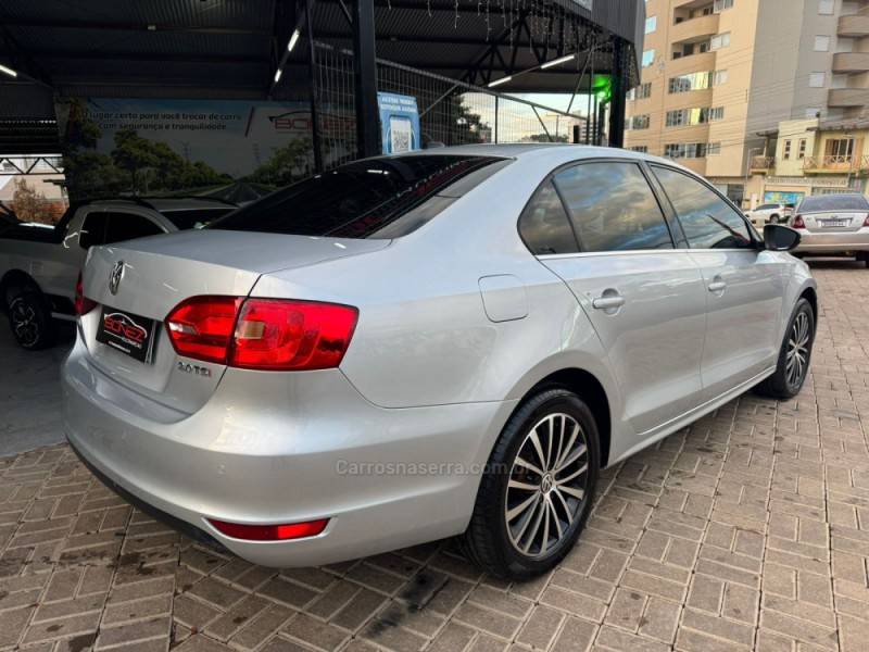 VOLKSWAGEN - JETTA - 2012/2012 - Prata - R$ 65.990,00