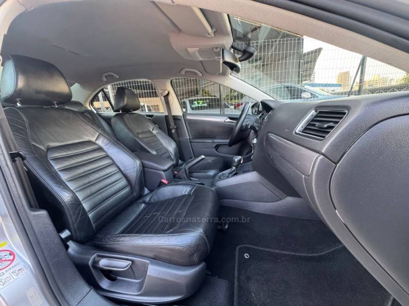 VOLKSWAGEN - JETTA - 2012/2012 - Prata - R$ 65.990,00