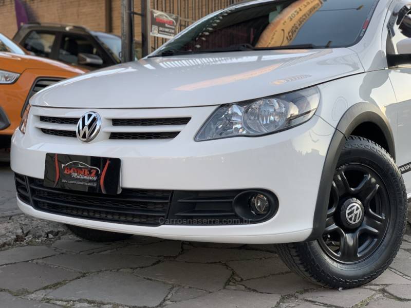 VOLKSWAGEN - SAVEIRO - 2010/2011 - Branca - R$ 44.990,00