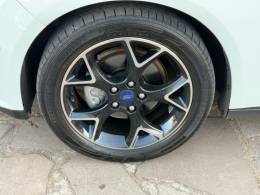 FORD - FOCUS - 2014/2015 - Branca - R$ 61.990,00