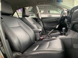 TOYOTA - COROLLA - 2017/2018 - Preta - R$ 105.990,00