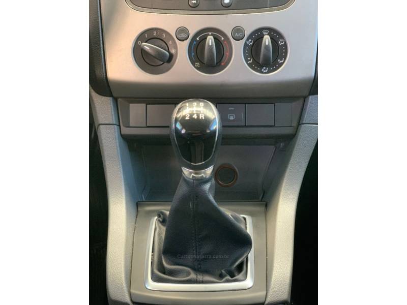 FORD - FOCUS - 2011/2012 - Branca - R$ 42.990,00