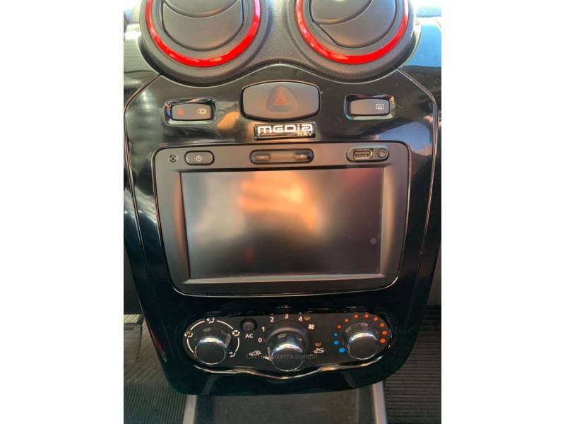 RENAULT - SANDERO - 2013/2014 - Prata - R$ 43.990,00