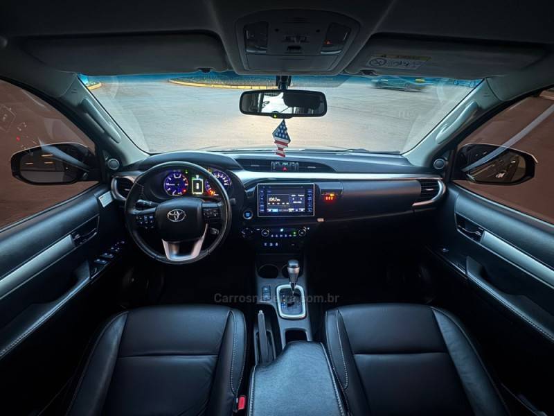 TOYOTA - HILUX - 2019/2019 - Cinza - R$ 187.990,00