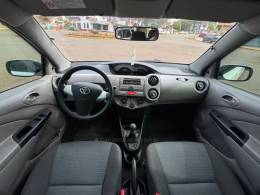 TOYOTA - ETIOS - 2013/2013 - Branca - R$ 44.990,00