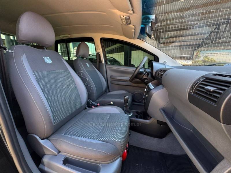 VOLKSWAGEN - FOX - 2009/2009 - Preta - R$ 33.990,00