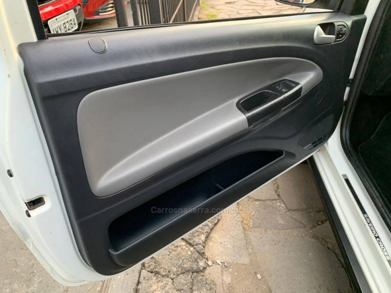 VOLKSWAGEN - SAVEIRO - 2016/2017 - Branca - R$ 79.990,00