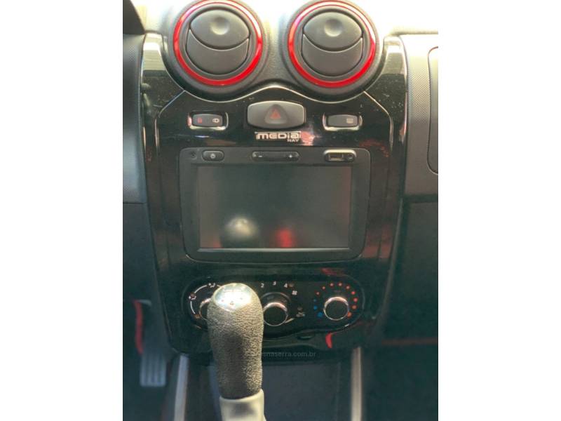 RENAULT - SANDERO - 2013/2014 - Prata - R$ 43.990,00