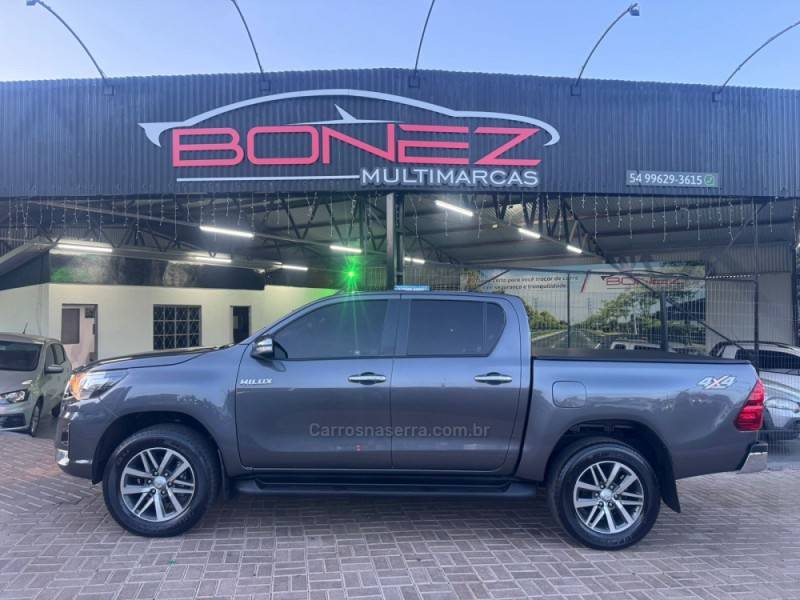 TOYOTA - HILUX - 2019/2019 - Cinza - R$ 187.990,00