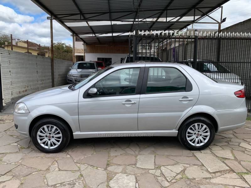 FIAT - SIENA - 2010/2011 - Prata - R$ 33.500,00