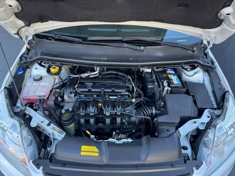 FORD - FOCUS - 2012/2012 - Branca - R$ 43.990,00