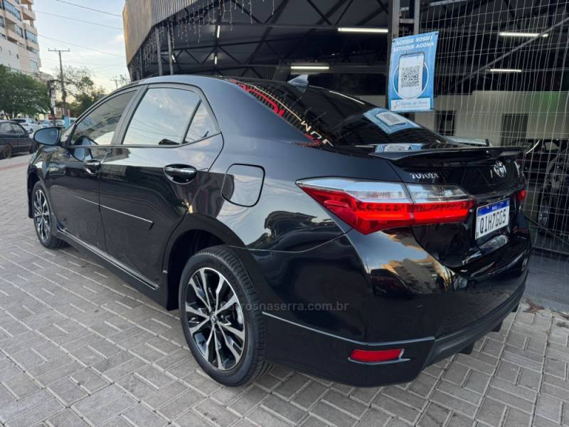 TOYOTA - COROLLA - 2018/2018 - Preta - R$ 106.990,00