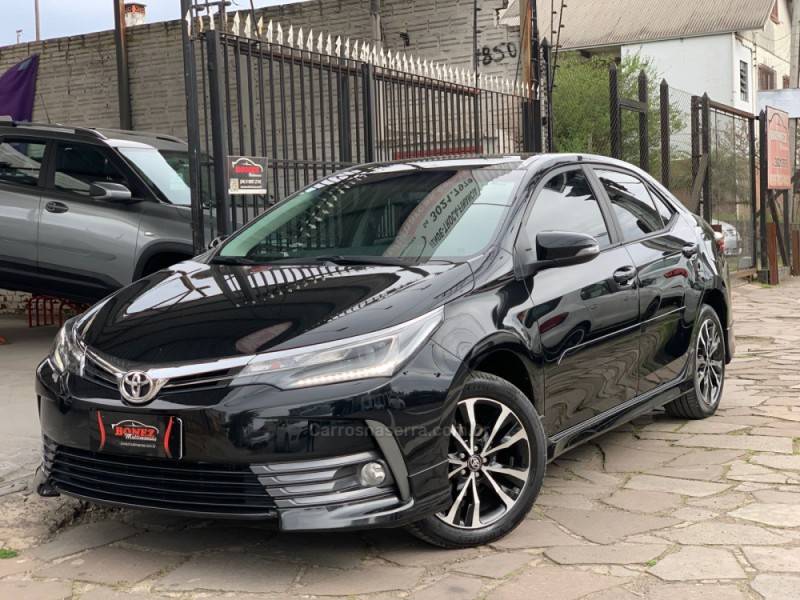 TOYOTA - COROLLA - 2017/2018 - Preta - R$ 105.990,00
