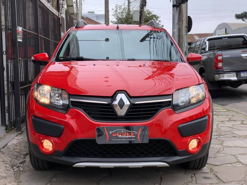 RENAULT - SANDERO - 2014/2015 - Vermelha - R$ 46.990,00