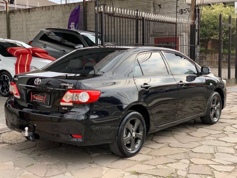 TOYOTA - COROLLA - 2013/2014 - Preta - R$ 71.990,00