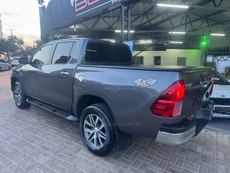 TOYOTA - HILUX - 2019/2019 - Cinza - R$ 187.990,00