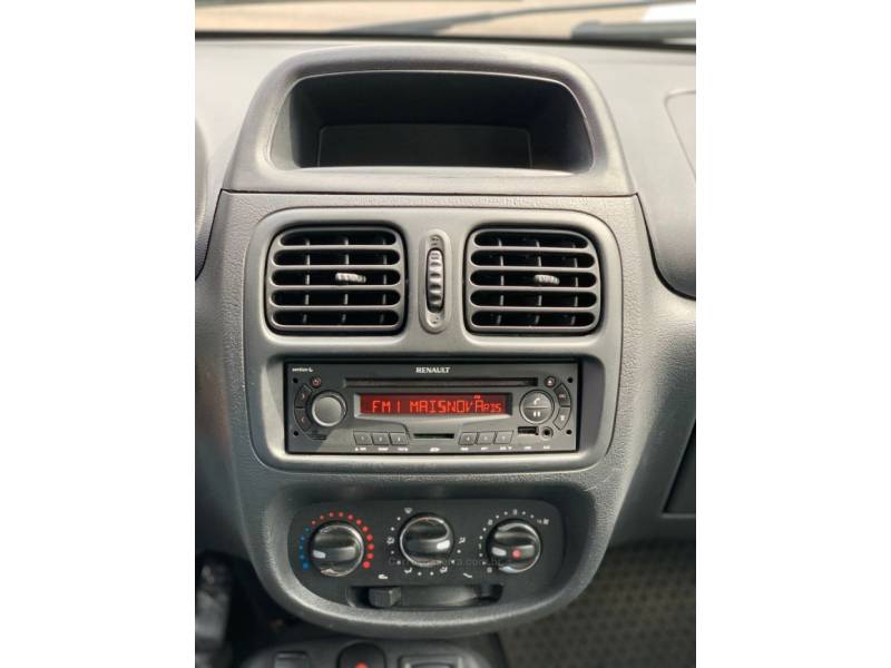 RENAULT - CLIO - 2014/2015 - Branca - R$ 35.990,00