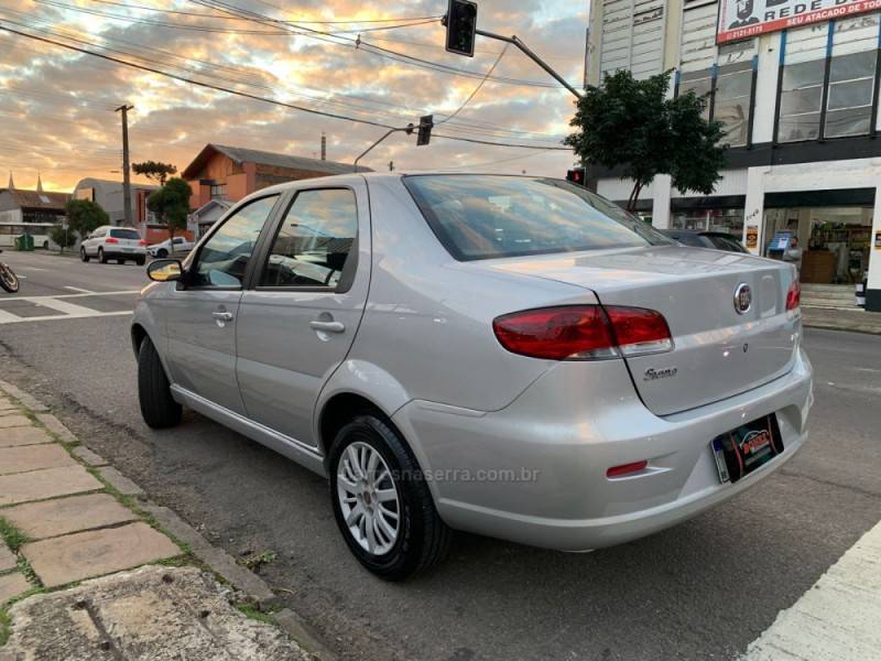 FIAT - SIENA - 2010/2011 - Prata - R$ 33.500,00