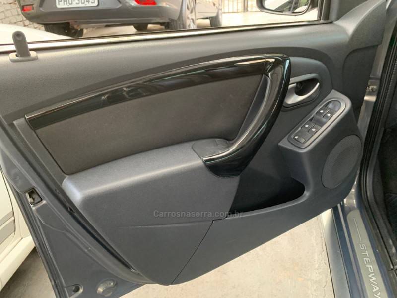 RENAULT - SANDERO - 2012/2013 - Cinza - R$ 42.990,00