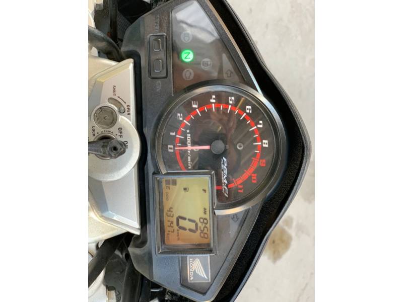 HONDA - CB 300R - 2014/2015 - Branca - R$ 15.990,00