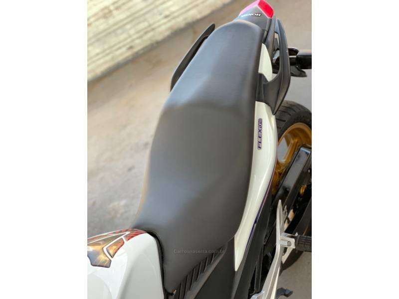 HONDA - CB 300R - 2014/2015 - Branca - R$ 15.990,00