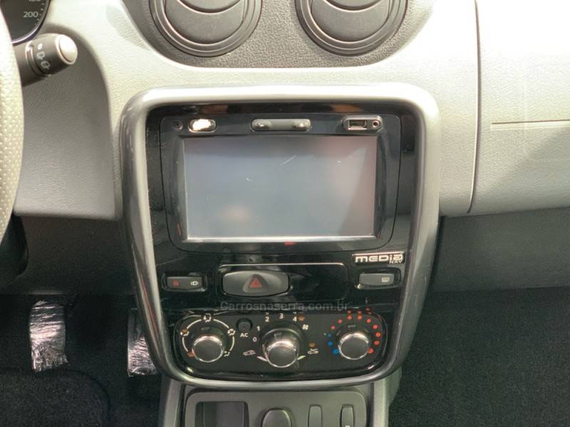 RENAULT - DUSTER - 2013/2014 - Prata - R$ 54.990,00