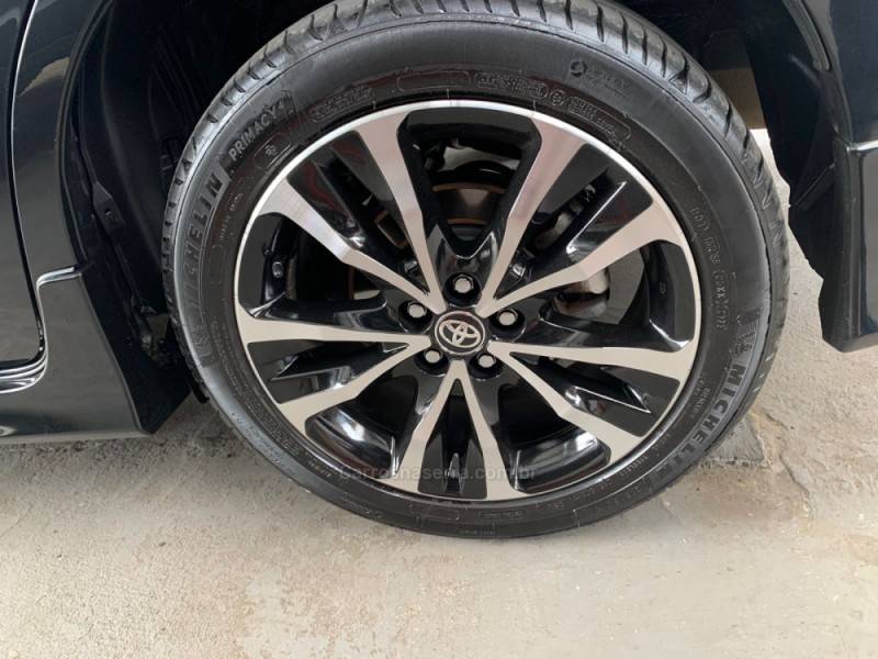 TOYOTA - COROLLA - 2017/2018 - Preta - R$ 105.990,00